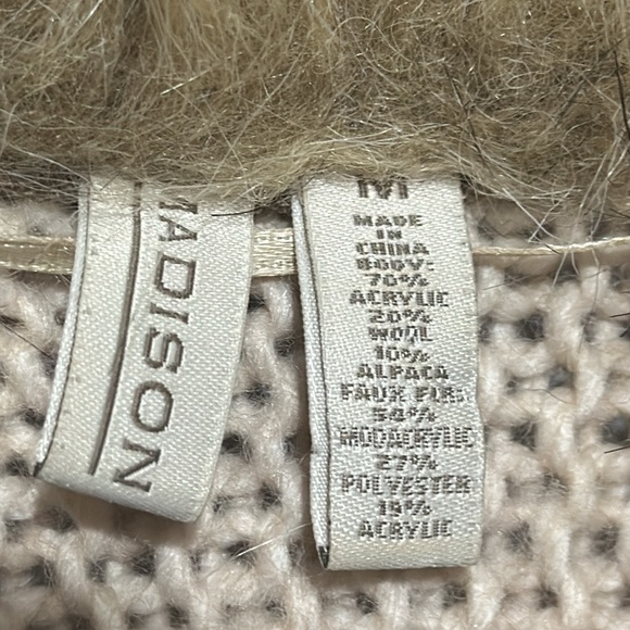 Madison Sleeveless Tan Cable Knit Sweater Vest w/Faux Fur Collar Medium EUC - Picture 3 of 11